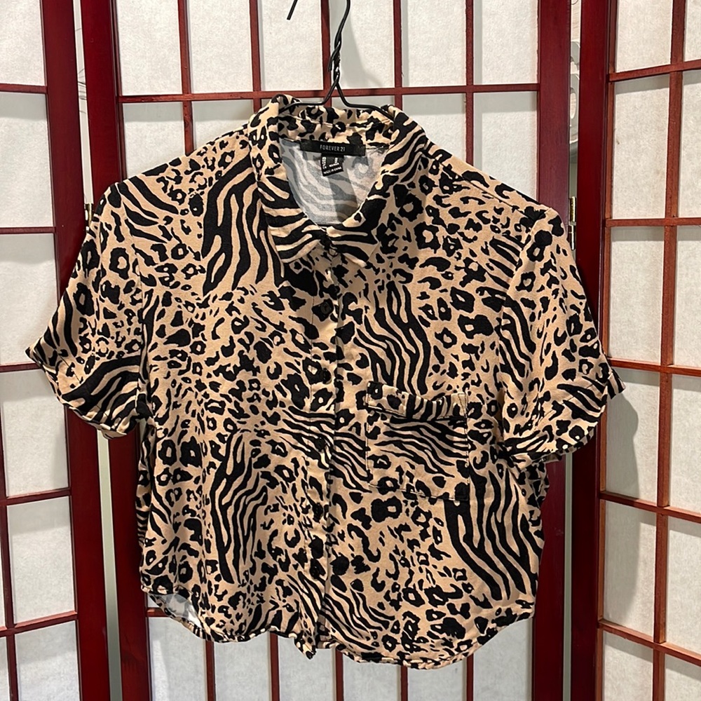 Forever 21 button up shirt size M